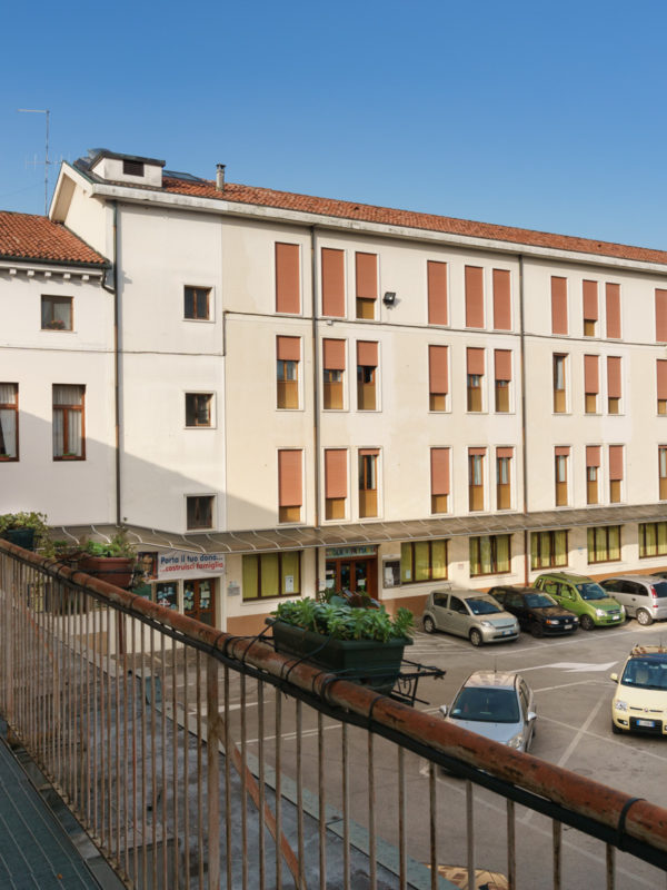 Edifici Scuola primaria e secondaria Edifici Scuola primaria e secondaria